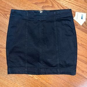 Free People Stretchy Black Mini Skirt with Zipper Closure in Back NWT — 8
